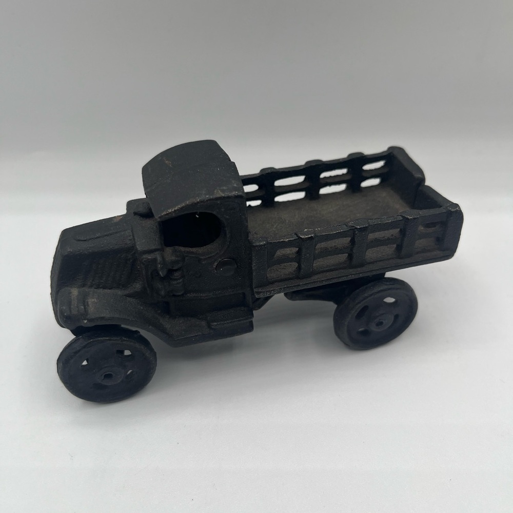 A.C. WILLIAMS CAST IRON STAKE MACK TRUCK 4 3/4" LONG 1930 ERA